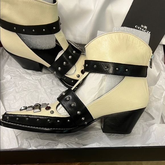 Coach Women's Black and Cream Heels NWOTS, New in the box - Picture 3 of 10
